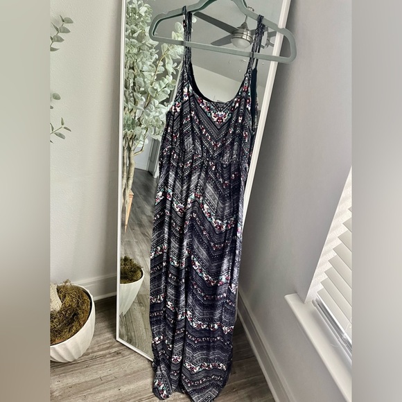 Flowy Floral Maxi Dress - Picture 2 of 5